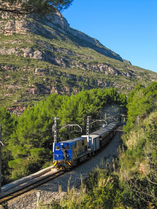 Historic FGC train with the 1003